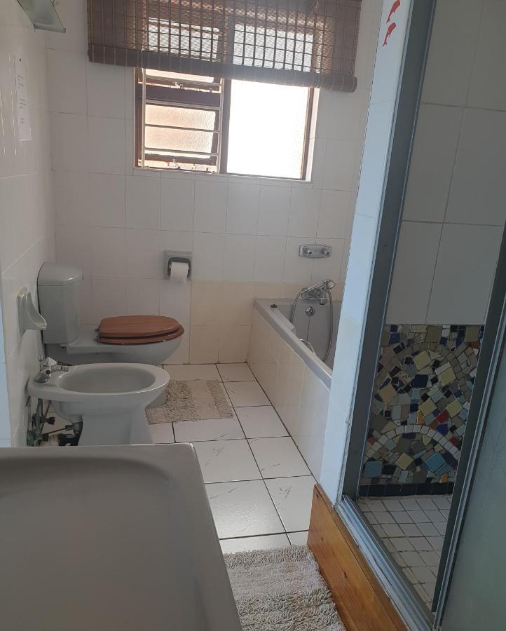 Deep Blue Guest House Amanzimtoti Esterno foto