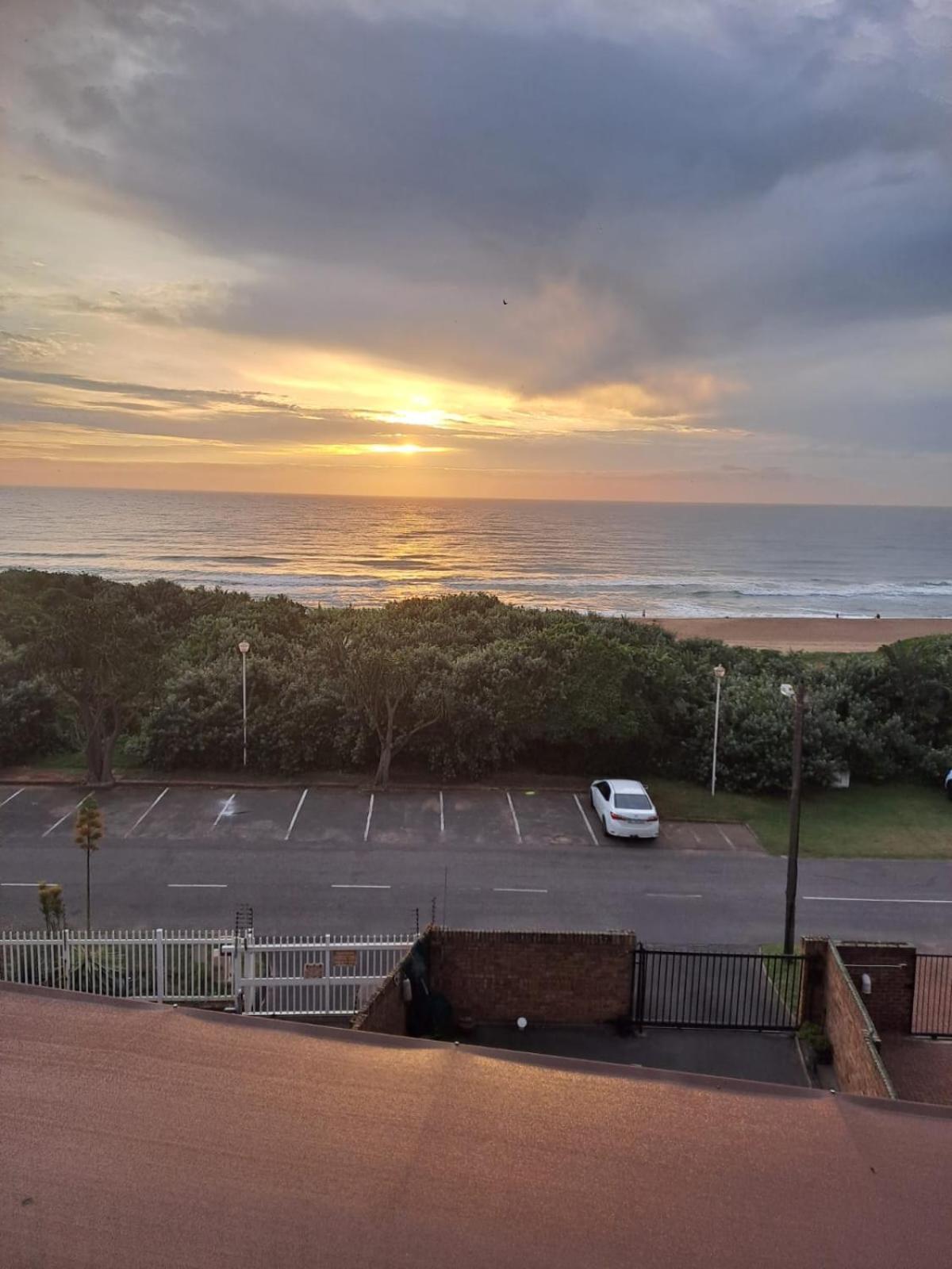 Deep Blue Guest House Amanzimtoti Esterno foto