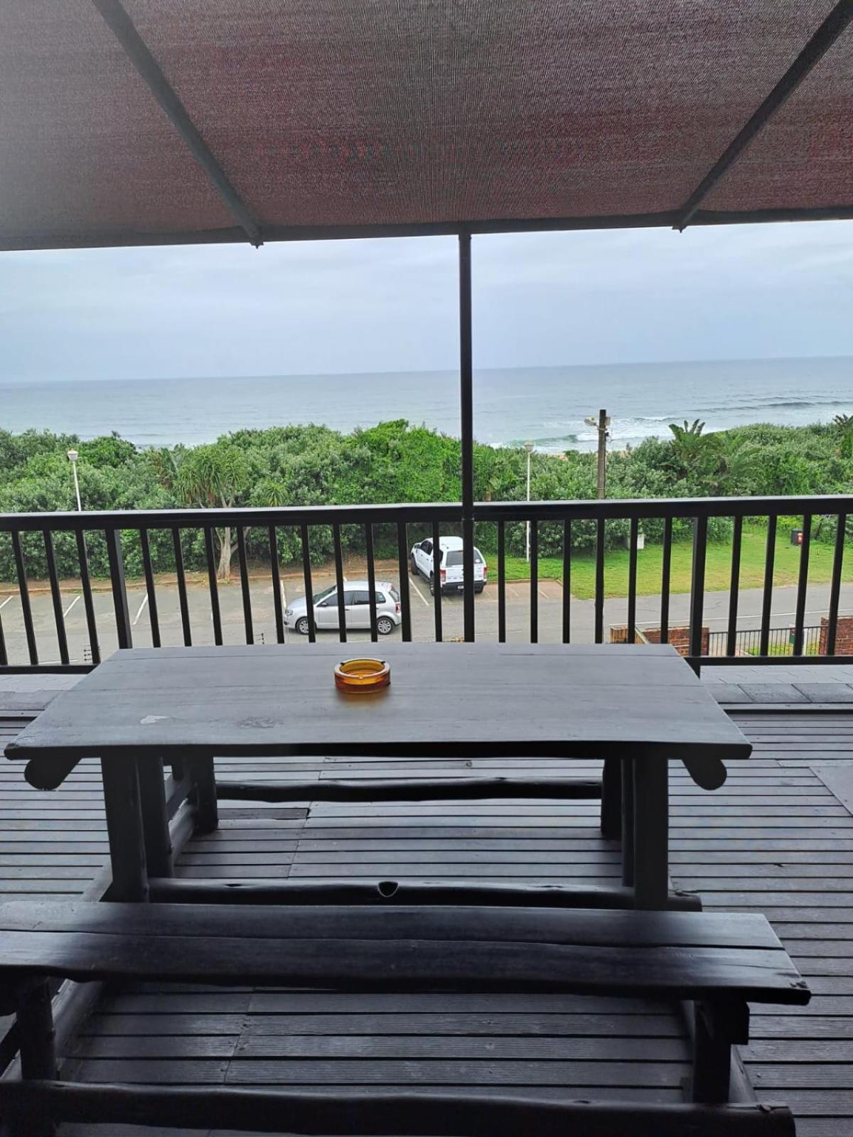 Deep Blue Guest House Amanzimtoti Esterno foto