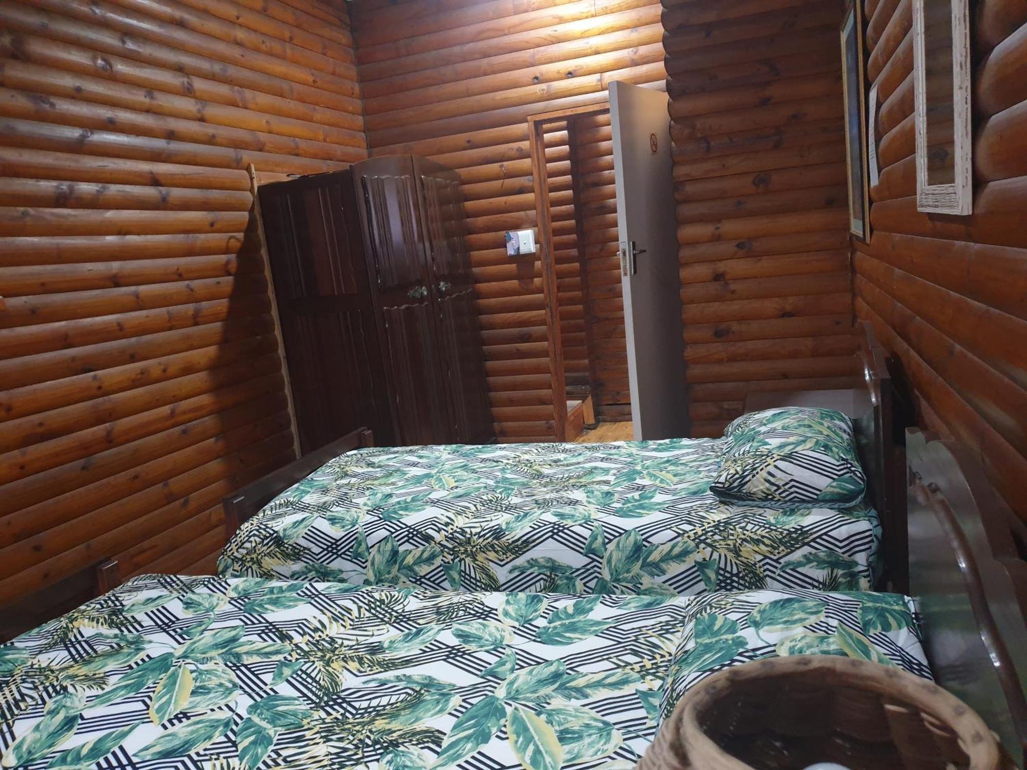 Deep Blue Guest House Amanzimtoti Esterno foto