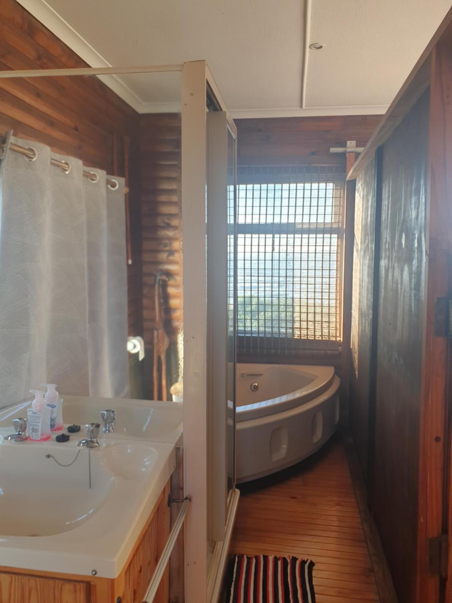 Deep Blue Guest House Amanzimtoti Esterno foto